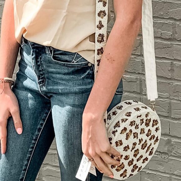 Anthropologie Leopard Animal Round Full Glass Beaded Round Bag with Beaded Strap - Picture 2 of 6